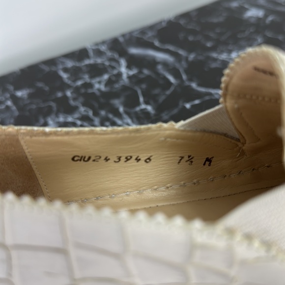 STUART WEITZMAN Light Gray Leather Croc Embossed Casual Shoe - Picture 8 of 10